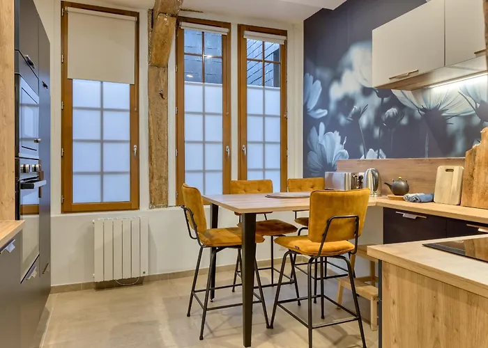 L'escale Du Gros-horloge Parenthese Prestigieuse Au Coeur De *